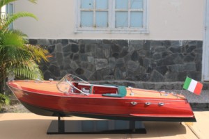 Modèle de bateau à moteur italien en bois RIVA ARISTON DARK BLUE HULL X LARGE SIZE 160CM - Artisanat peint durable pour la décoration de la maison - Product Image 2