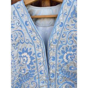 Chaqueta Suzani de Terciopelo Bordada con Flores Azules Estilo Bohemio para Mujer, Cuello en V, Manga Larga, Hecha a Mano, para Primavera - Product Image 2