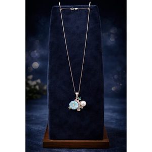 Collier pendentif élégant avec perle d'eau douce florale et zircon cubique bleu, design raffiné - Product Image 3