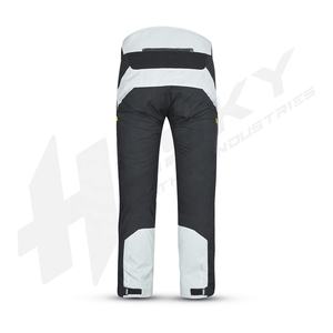 กางเกงสตรีทแวร์ผ้ากันน้ำแบบสปอร์ตสำหรับผู้ชายและผู้หญิง ไซส์พลัส ผลิตตามแบบ OEM พร้อมแผ่นป้องกันเข่า สำหรับการแข่งรถและชุดมอเตอร์ไซค์ - Product Image 2