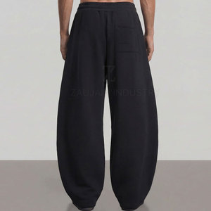 Pantalon de survêtement ample et surdimensionné avec tissu à séchage rapide, taille ajustable et coupe décontractée pour le sport, les voyages et les tenues décontractées - Product Image 4