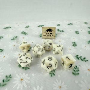 Dados de Juego de Mesa Redondos de Cuerno Pulido de Alta Calidad y Gran Demanda, con Material Orgánico a Precios Económicos - Product Image 1