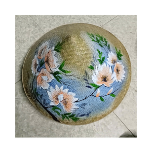 Chapeau conique traditionnel vietnamien en feuilles de palmier, fait main, design en paille naturelle pour la protection solaire, la plage, l'agriculture, le jardinage et le tourisme - Product Image 4