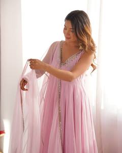 Ensemble Anarkali rose en georgette avec broderie miroir, bordure en dentelle, dupatta et pantalon pour femme, tenue de soirée - Product Image 6