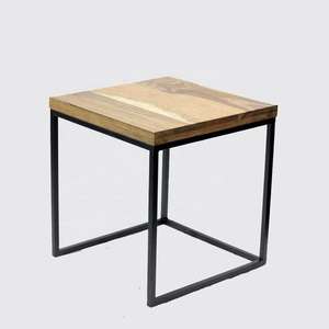 Table d'appoint ronde en aluminium nickelé, fabriquée à la main, design élégant et classique, pour la décoration de la pièce. - Product Image 3