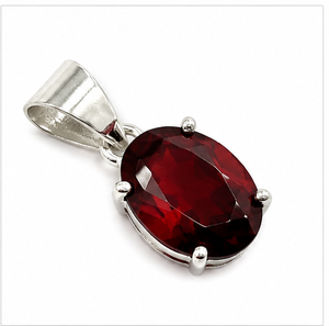 Colgante de Plata de Ley 925 con Granate Rojo Ovalado, Gema Roja Intensa Facetada, Amuleto para Collar, Piedra de Nacimiento de Enero - Product Image 1