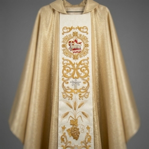 Chasuble Premium en Lurex Doré Brodé à la Main Motif Vignes de Blé, Vêtement Liturgique - Product Image 2