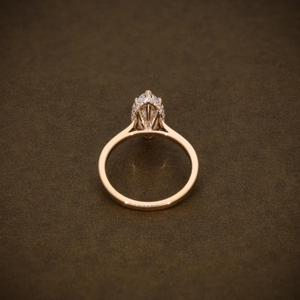 แหวนหมั้นเพชรทรงมาร์คีส์ เพชรเลี้ยงในห้องปฏิบัติการ ทองคำแท้ 18K สีเหลืองทอง ระดับความสะอาด VVS2 ได้รับการรับรองจาก IGI เครื่องประดับอัญมณีชั้นดีสำหรับเธอ - Product Image 4