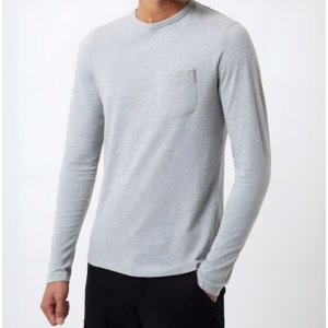 เสื้อยืดคอกลมแขนยาวสีเทาอ่อนสำหรับผู้ชาย มีกระเป๋าหน้าอก ผ้าฝ้ายผสมระบายอากาศได้ดี สวมใส่สบาย ทรงเข้ารูป แฟชั่นลำลองสำหรับทุกวัน - Product Image 1