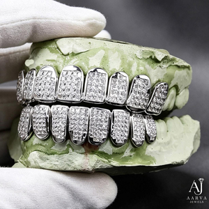 Grillz Personalizables con Incrustaciones de Moissanita - Plata de Ley 925 con Baño de Oro y Microincrustaciones, Joyería Corporal Estilo Hip Hop - Product Image 6