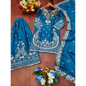 Costume de mariage en Chinon brodé par des designers, avec dupatta, style Sharara chic - Product Image 1