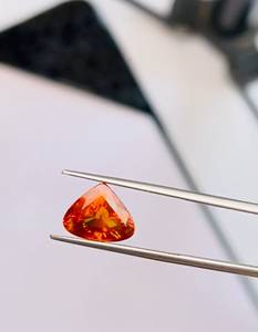 Saphir orange naturel en forme de cœur, qualité AAA, lueur exceptionnelle, couleur parfaite, coupe et polissage impeccables pour tout type de bijoux. - Product Image 6