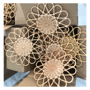 Set de table en rotin tressé fait main avec motif floral élégant |   Assiette de présentation naturelle pour table à manger |   Écologique Rustique - Product Image 1