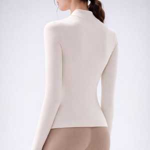 Vêtements de yoga performants pour femmes, pour des activités de fitness et un usage quotidien, offrant une liberté de mouvement. - Product Image 2