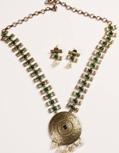 Conjunto de Collar y Pendientes de Latón Hecho a Mano con Baño de Oro Antiguo, Monedas de Templo, Gotas de Ónix y Perlas, Regalo Étnico Indio para Compromiso y Boda - Product Image 4