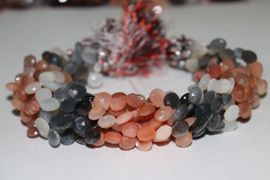 Multi Moonstone Faceted Heart Shape Beads Briolette 8,5-9mm 10 pulgadas Side Cut Heart Wholesale - Product Image 4