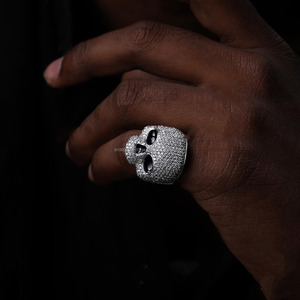Bague Crâne Moissanite Diamant Givré en Argent Sterling 925 Plaqué Rhodium, Style Hip Hop Unisexe, Bijoux Streetwear pour Hommes et Femmes - Product Image 2