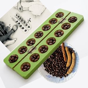 Plateau de jeu Mancala en bois vert 15,5x7 pouces, design traditionnel peint - Product Image 4
