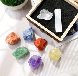 Ensemble de bâtons de sélénite bruts de pierres précieuses naturelles à sept chakras avec boîte en bois Kit de guérison - Product Image 3
