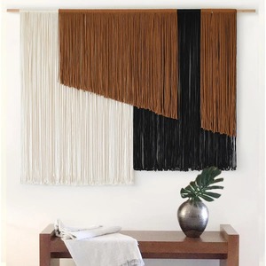 Elegante tapiz de macramé grande de tres tonos para decoración de pared, centro de mesa, dormitorio, sala de estar y decoración única de inspiración bohemia de la India. - Product Image 1