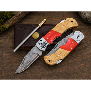 Cuchillo Táctico Plegable Multifunción de Supervivencia para Exteriores con Hoja de Acero de Damasco y Cobre de Alta Dureza y Mango de Madera - Product Image 1