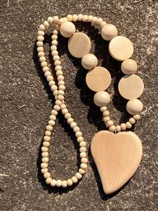 Collar de Cuentas de Madera con Colgante de Corazón, Joyería Casual Unisex, Regalo de Curio Craft - Product Image 4