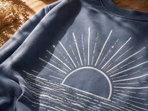 Sudadera con cuello redondo y estampado de atardecer personalizado para mujer, informal, de manga larga, de forro polar suave, ropa de calle para vacaciones en la playa - Product Image 2