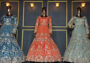 ชุดแต่งกาย lehenga choli ดีไซน์ใหม่ที่มีการทำงานหนักเต็มรูปแบบและ jarkan หินประกายในผ้าเจ้าสาวพรีเมี่ยม - Product Image 3