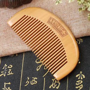 Peigne à cheveux de poche en bois de Neem fait main, taille voyage, peigne en bois naturel par Curio Craft - Product Image 1