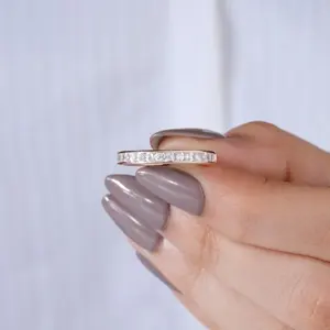 Elegante anillo de media eternidad con diamantes talla baguette en oro rosa para mujer, regalo de lujo para novia, compromiso o aniversario. - Product Image 2