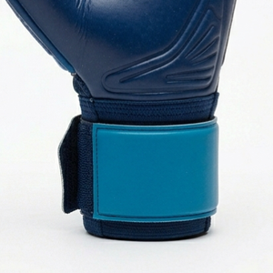 Gants de gardien de but avancés pour les joueurs de football, avec une construction offrant un ajustement sûr, une adhérence durable du paume et un design flexible. - Product Image 6