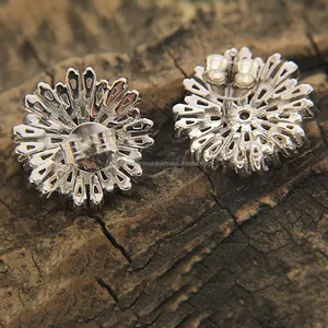 Pendientes de Plata 925 con Moissanita de Corte Brillante Redondo de 2 Quilates, Diseño Floral Vintage, Chapados en Oro Blanco de 14K para Bodas de Mujeres - Product Image 3