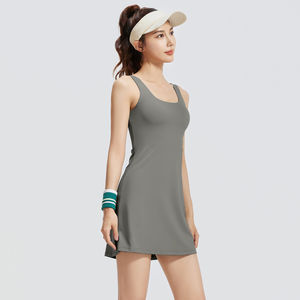 Vestido de tenis personalizado para mujer, cuello cuadrado, sin mangas, vestido deportivo con almohadillas incorporadas en el pecho, conjunto deportivo para yoga y fitness. - Product Image 3