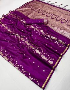 Sari en soie moderne et élégant avec un tissage artisanal fin et un magnifique motif de bordure pour les fêtes et les occasions spéciales des mariées - Product Image 1