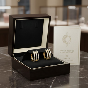 Boucles d'oreilles créoles de créateur à trois rangs de diamants ronds véritables de 1,00 TCW en or jaune 14 carats |   Bijoux fins de luxe pour femmes - Product Image 4