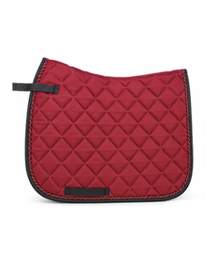 Tapis de selle de dressage rouge matelassé diamant de luxe pour l'équitation, avec logo et couleurs personnalisés, pour la course équine et toutes utilisations. - Product Image 1