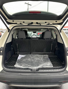 Toyota Highlander SUV 2024 con Interior de Cuero Oscuro, R17 y R20, Opciones Turbo 4L y 8L, Gasolina y Eléctrico, Caja de Cambios Manual y Automática - Product Image 5