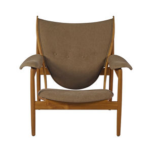 Fauteuil lounge minimaliste en teck avec assise large et rembourrée et structure en bois naturel pour les intérieurs modernes - Product Image 4