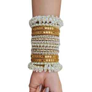 Juego de Brazaletes Islámicos de Perlas de Imitación de Diseño, Chapados en Oro, Joyería Moderna para Mujer de Alta Calidad con Acabado Pulido - Product Image 5