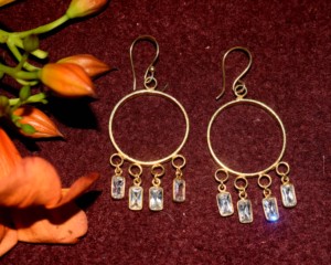 Pendientes de Aro Colgantes de Lujo Chapados en Oro con Circonitas |   Elegantes Pendientes de Circonia Cúbica para Mujer - Product Image 6