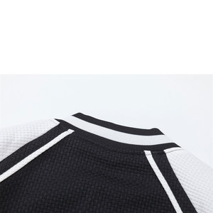 Veste universitaire réversible pour homme en 100 % laine, coloris noir et blanc, coupe droite, col montant, boutonnée sur le devant, style streetwear décontracté - Product Image 5