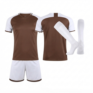 Ensemble de maillots de football personnalisés avec nom et numéros d'équipe, imprimés numériquement, 100% polyester, maille respirante, séchage rapide, taille élastique, col ras du cou, manches courtes, unisexe - Product Image 1