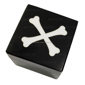 Set dadu 8 Resin buatan tangan dengan kotak penyimpanan dadu marmer permainan tangga ular <span class=keywords><strong>Casino</strong></span> kasino permainan lengkap warna hitam hadiah Gam keluarga