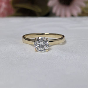 Anillo de Compromiso Solitario con Diamante Cultivado en Laboratorio de 1 Quilate, Corte Clásico, Certificado por IGI, Oro Amarillo/Blanco Sólido de 14K, Claridad VVS1-VVS2, de Lujo - Product Image 1