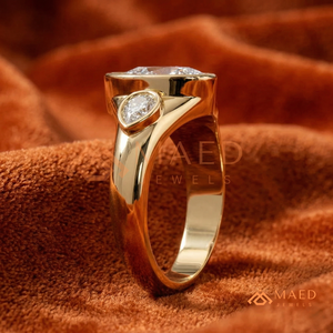 Anillo de Compromiso de Oro Amarillo de 14K con Moissanita Corte Pera y Tres Piedras, Joyería Nupcial de Lujo, Regalo de Tendencia en EE. UU. - Product Image 3