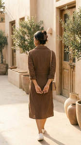 Robe chemise marron à col rabattu, manches trois quarts, longueur midi, en coton tissé et fibre de bambou, décontractée pour le quotidien, coupe ample - Product Image 3