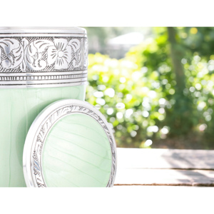 Urnes décoratives en métal, faites à la main, design imprimé unique, en vente - Product Image 4