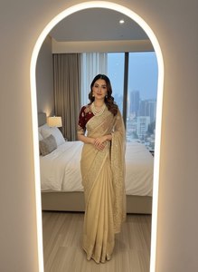 Sari Fendy Sartin très doux et élégant, au look riche, avec de magnifiques broderies et des motifs de sequins de 3 mm sur toute la bordure du sari. - Product Image 1
