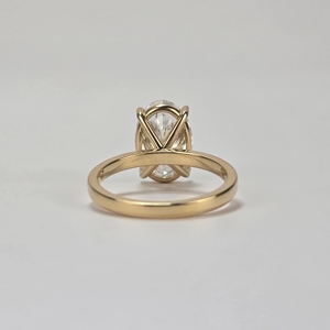 Anillo de Diamante Ovalado de Laboratorio de 4.1 ct (G VS1) en Oro de 14k - Product Image 4