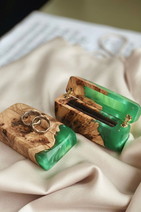Boîte à bagues unique en bois et résine, double compartiment, faite à la main, style rustique, pour fiançailles, mariage, vente en gros - Product Image 2